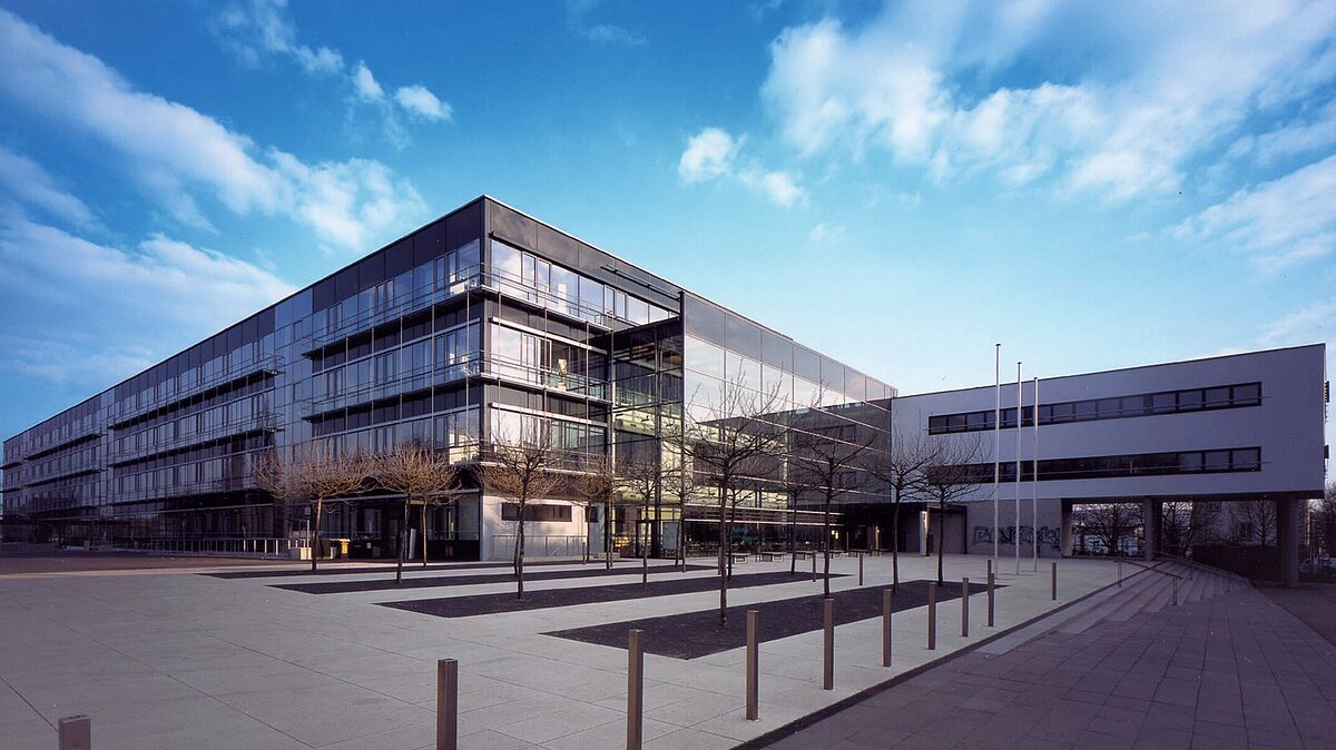 Bild des Justizzentrum Erfurt, in dessen Räumlichkeiten sich die Staatsanwaltschaft Erfurt befindet.